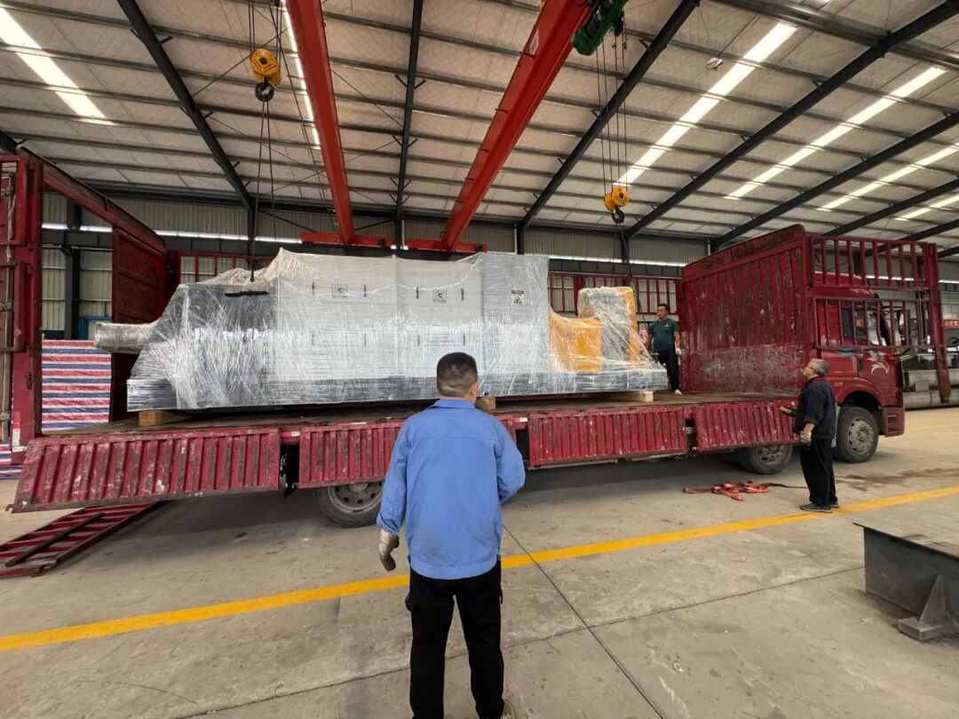 新鄉(xiāng)中天星火定制款螺旋擠壓脫水機裝車發(fā)貨 中國智造奔赴世界舞臺